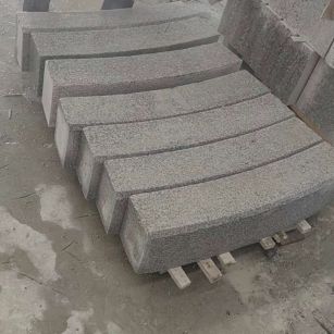 丹东芝麻白弧形路牙石