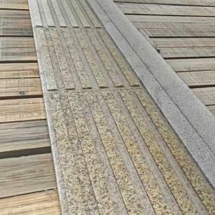 丹东黄金麻盲道石 盲条