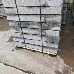 丹东芙蓉白路牙石，马路牙子