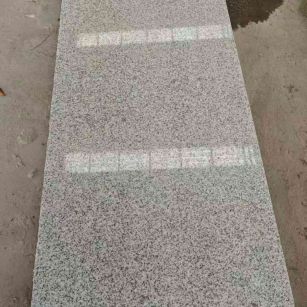 丹东芝麻白光面毛板