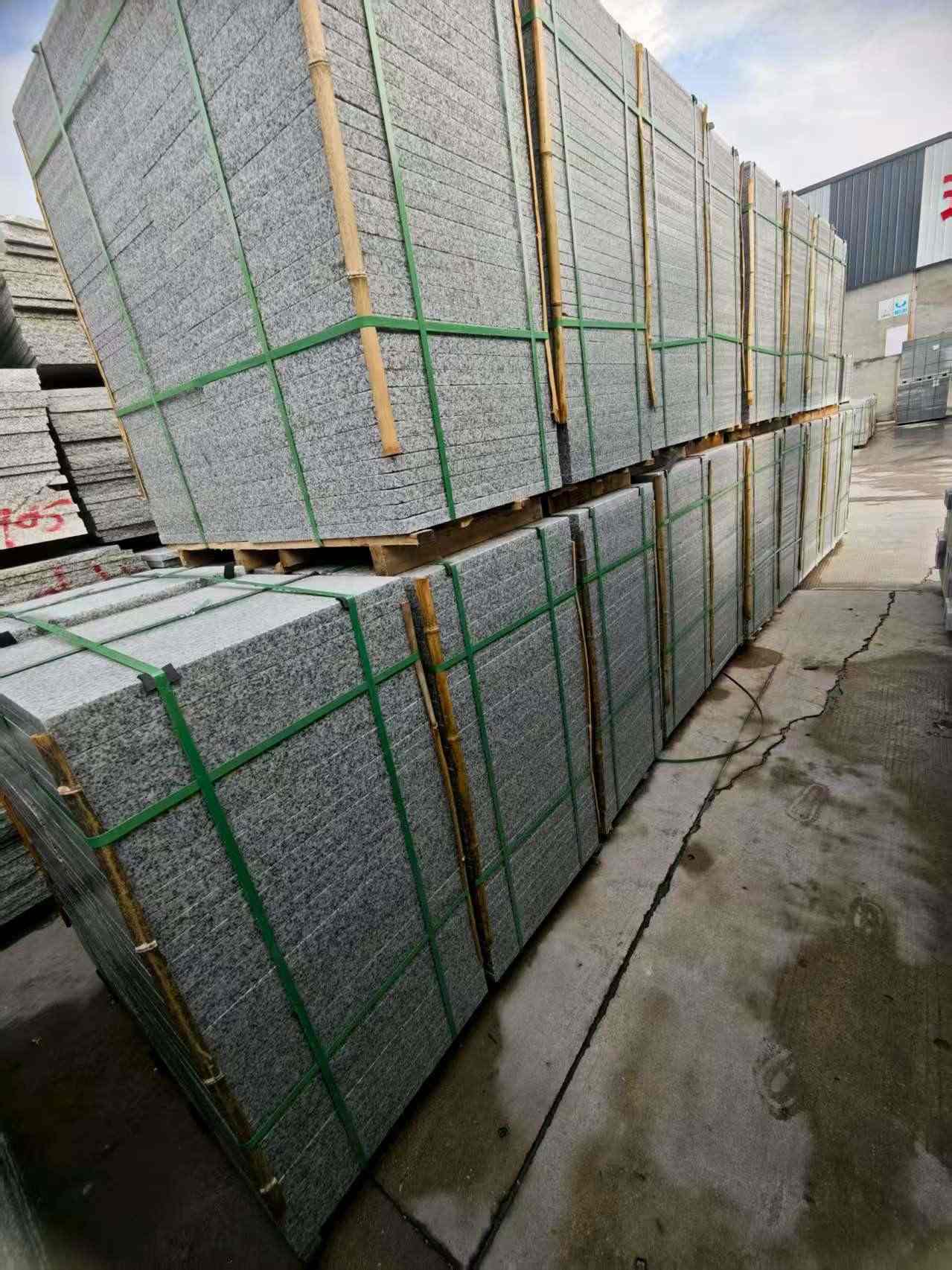 丹东芝麻白地铺版 石材地铺石