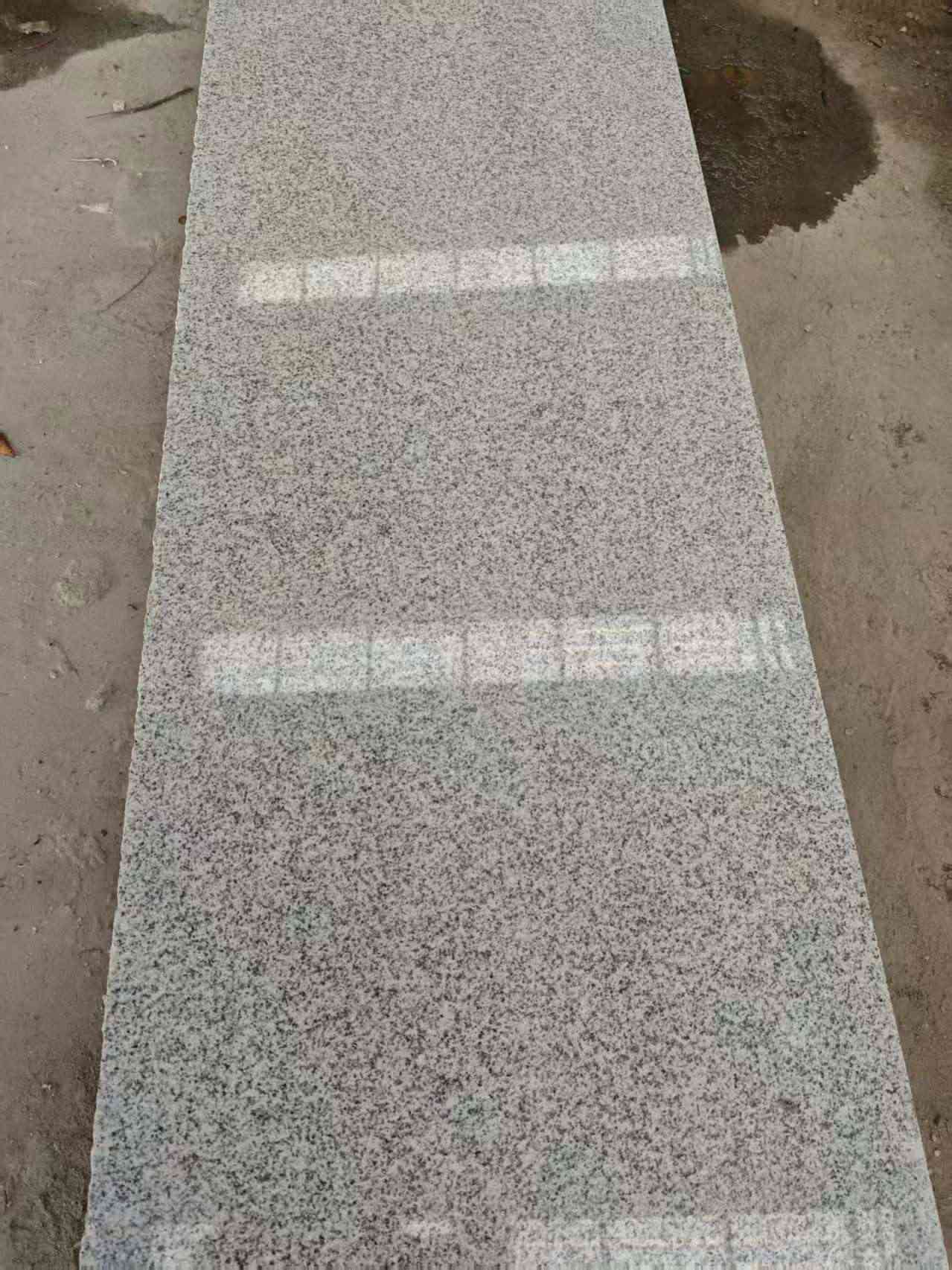 丹东芝麻白光面毛板